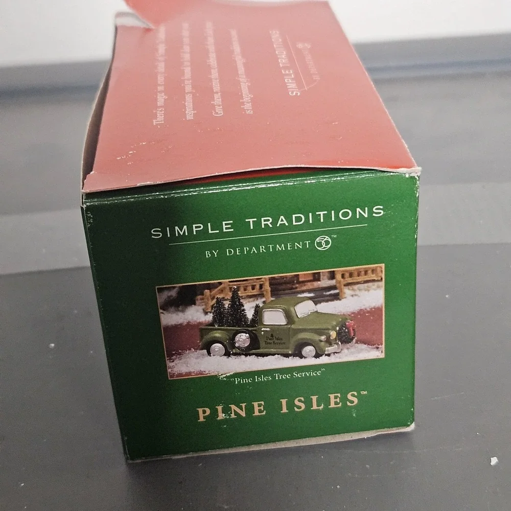 DEPT 56 Village Accessory SIMPLE TRADITIONS‎ 2003 Pine Isles Tree Service Green